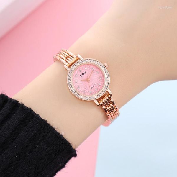 Montres-bracelets De Luxe Célèbre DQG Marque Femmes Montre Étanche En Acier Inoxydable Doré Bracelet Mince Diamant Petit Cadran Quartz Dames Bracelet