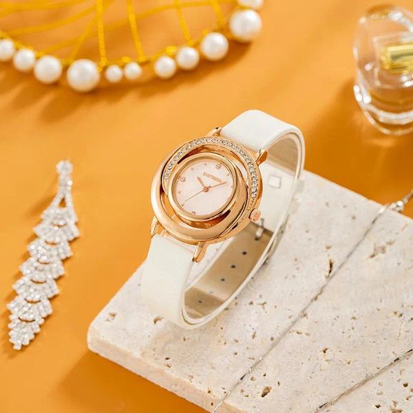 Muñecos de pulsera Moda Luxury Rhinestone Watches Women Women Quartz Rechan Qualities Ladies Leather for Watch Gift