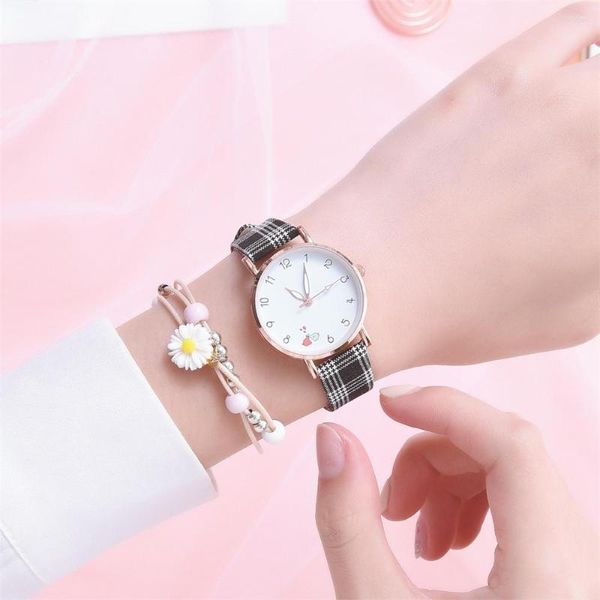 Montres-bracelets de luxe mode femmes montres élégantes dames Quartz Simple femme montre Vintage treillis motif bracelet en cuir horloge