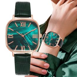 Montres-bracelets de luxe dames marque montres mode carré vert émeraude Rome conception femmes montre à quartz bracelet en cuir bracelets femme horloge