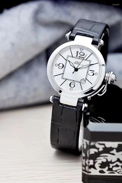 Montre-bracelets Luxury Lady Femmes Quartz Watch Diamond Pink Black Leather Sport Montres