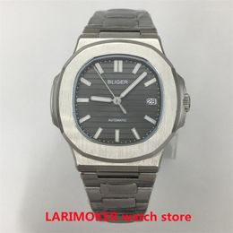 Armbanduhren Luxus mechanische Herrenuhr 38 mm quadratisches Gehäuse Automatikdatum Saphirglas Metallarmband aseptisches Zifferblatt NH35-Uhrwerk