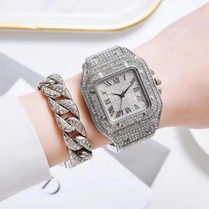 Montres-bracelets Luxury Moissanite Iced Out Montres Hip Hop Bust Down Unisexe Diamond Watch en acier inoxydable