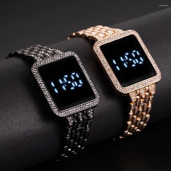 Muñecos de pulsera Reloj digital de diamantes de imitación de lujo para mujeres Simple Touch Screen Strap de acero Gold Ladies