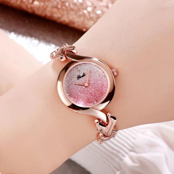 Relojes de pulsera Relojes de lujo de oro rosa para mujer Amor en forma de corazón Correa de aleación Color degradado Dial 30M Resistencia al agua Moda Muñeca de cuarzo