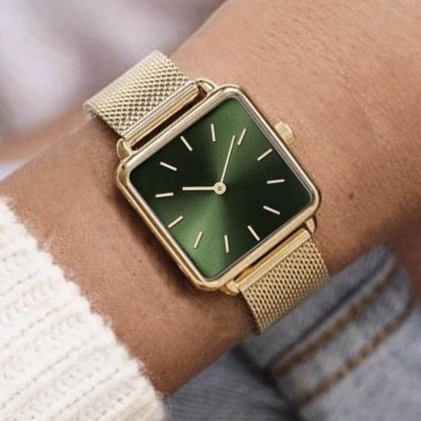 Montre-bracelets Luxury Square Gold Green Dial Quartz Watch Fashion Magnetics Magrettes pour femmes Dames Dames Bussiness Corloquettes Corloquettes