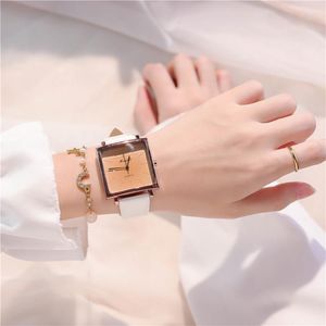 Montres-bracelets Luxury Square Wrist Montres pour les dames Simple Big Dial Quartz Watch Watch Le cuir étanché