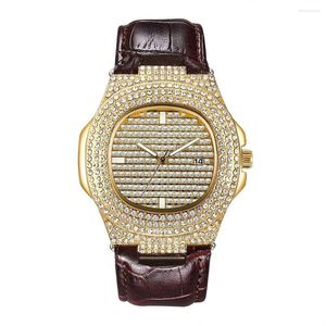 Montre-bracelets Luxury Watch for Men Hip Hop Diamond Silver Quartz High End Dive Inneildley Steel Watches Standard Package