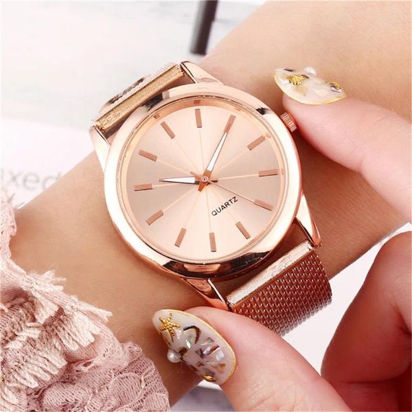 Montres-bracelets Montres de luxe Montre à quartz Femmes Alliage Business Cadran en acier inoxydable Casual Bracele Reloj Para Mujer