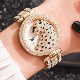 Relojes de pulsera de lujo para mujer, reloj de cuarzo de negocios ostentoso para mujer, reloj de leopardo con diamantes de cristal dorado para mujer