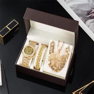 Montre-bracelettes Luxury Watch Watch Set Gift Box Box Collier Cuban Chain Butterfly Diamond Bling Bilk Bijoux Cadeaux pour Drop