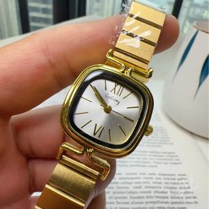 Montres-bracelets Femmes de luxe Montre avec chiffre romain Rose Gold Quartz Reloj Dames Square Clock Femme Vintage Simple Sliver Montre-bracelet