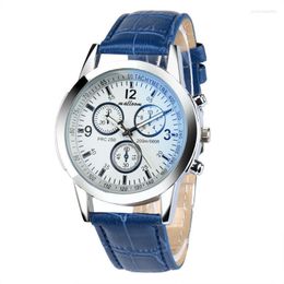 Montres-bracelets Malloom Marque de mode de luxe Hommes Montre PU Faux Cuir Business Mens Blue Ray Verre Horloge Quartz Analogique Montres Zegarek