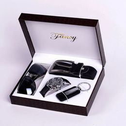 Montres-bracelets Montres pour hommes Coffret cadeau d'affaires avec boîte Montre à quartz Lunettes de soleil Porte-clés Ensembles de ceinture pour hommes Mari Fête des pères Cadeaux d'anniversaire 231025