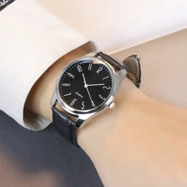 Montre-bracelets Mens 2024 Classic Wristwatch Men Vintage Design Montres en cuir