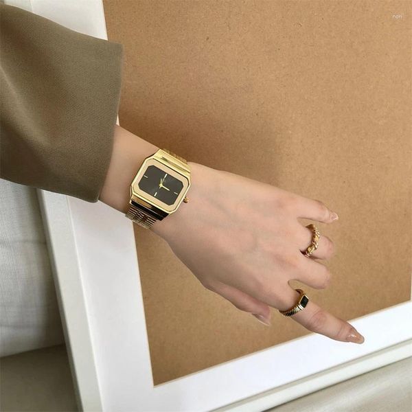 Montre-bracelets Minimaliste carré luxe petite montre dorée pour femmes