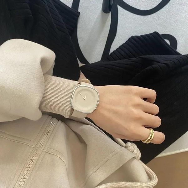 Montre-bracelettes minimalistes carrés de gueule féminine en cuir fashion dames wristswatch big calin relogio féminino femelle quartz horloge élégant cadeau