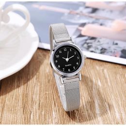 Horloges Minimalistische stijl Koreaanse damesstudentenhorloge Digitaal compact kleine wijzerplaat roestvrijstalen gaasband Quartz zilverhorloge