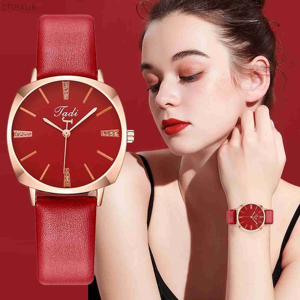 Montre-bracelets Luxury Luxury Watchs Red Ladies Quartz Watch avec un motif de serpent STRAP CUIR VIEUX FEMME SIMPLE D240417