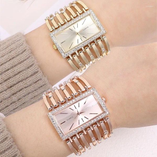 Relojes de pulsera Sensación premium Reloj para mujer Moda Luz de lujo Cuadrado Diamante Relojes de cuarzo Reloj Brazalete Pulsera de acero inoxidable de oro para mujer
