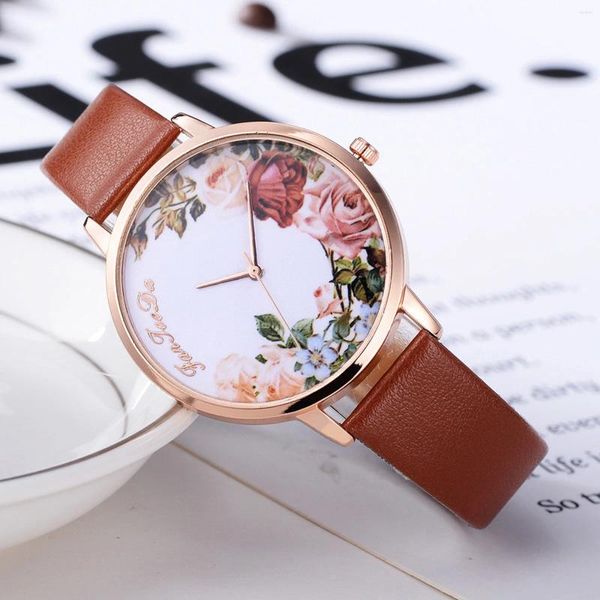 Montre-bracelets en quartz Watch for Women Fashion Fashion Casual Leather Belt Watchs Floral Print Down Robe 2024