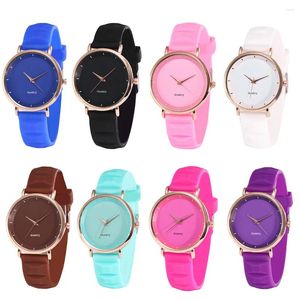 Horloges quartz horloge dames high-end blauw glas leven waterdicht onderscheidende accessoires voor vrouwen die producten verkopen 2023