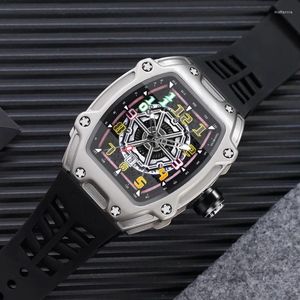 Horloges Quartz-horloges voor heren Kunststof band Vat Uitgeholde wijzerplaat Modieuze zakelijke persoonlijkheid