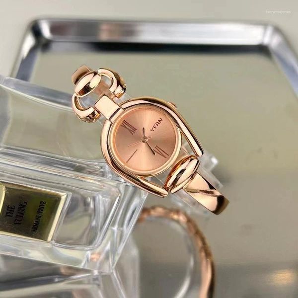 Montres-bracelets à quartz pour femmes, bracelet tendance en alliage