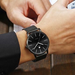 Montres-bracelets Reloj Hombre WWOOR montre décontractée pour hommes mode noir étanche Quartz montres-bracelets hommes Ultra mince bracelet en maille magnétique