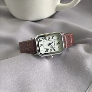 Horloges Retro Horloges Klassieke Casual Quartz Wijzerplaat Lederen Band Rechthoek Klok Modieuze Pols voor Vrouwen 231216