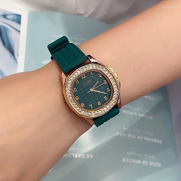 Wallwatches Correa de goma con Dial Diamond Set Women Women Women Luxury Fashion Ladies Watch Quartz Montre Femme