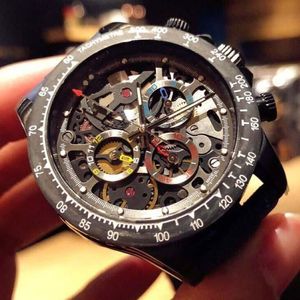 Horloges rubberen horlogeband koolstofvezel bezel holle wijzerplaat vouwgesp Multifunctionele quartz uurwerk geheel en retail238G