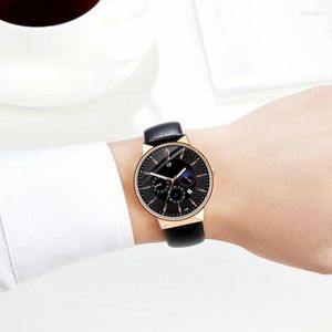Polshorloges saatleri man lederen horloge welke late sowieso letter kijkt aan pointer glow elegante analoge luxe sport masculino reloj