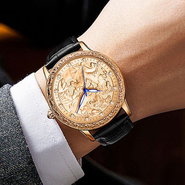 Relojes de pulsera Sanda Cuero genuino Moda Dial Relojes Cuarzo Clásico Reloj para hombres 3D Grabado Vintage Reloj masculino Reloj de negocios Relogio