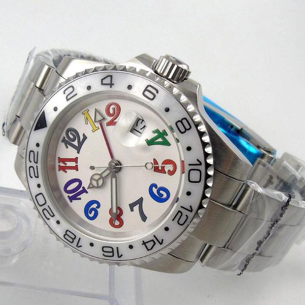 Relojes de pulsera Cristal de zafiro Esfera blanca Bisel de cerámica Rojo GMT Puntero Marcas luminosas Fecha Ajuste Movimiento automático Reloj para hombres