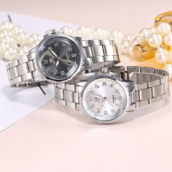 Relojes de pulsera que venden relojes de pulsera de acero minimalistas a la moda para mujer, escala Digital de cuarzo como regalo para amantes y amigos