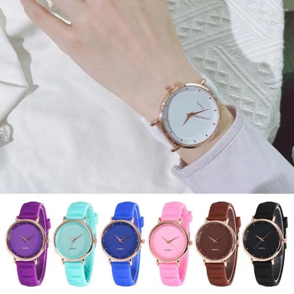 Montre-bracelets en silicone jelly couleur watch student sang sangle colore pour dames avec cadran rond haute précision