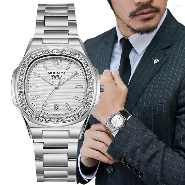 Relojes de pulsera Plata con diamantes Rayas Esferas grandes Marcas para hombres Relojes de cuarzo Negocios de moda Acero inoxidable Vestidos deportivos para hombres