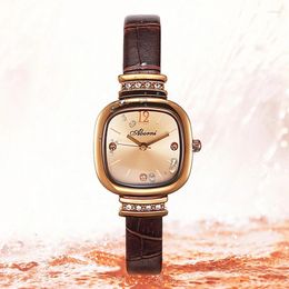 Relojes de pulsera Simple y clásico Reloj de esfera cuadrada pequeña para mujer Retro Elegante Correa de cuero de cuarzo Casual