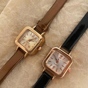 Horloges Eenvoudige Klassieke Dames Kleine Wijzerplaat Vierkant Vintage Horloge Dunne Leren Band Elegante Vrouwelijke Quartz Casual