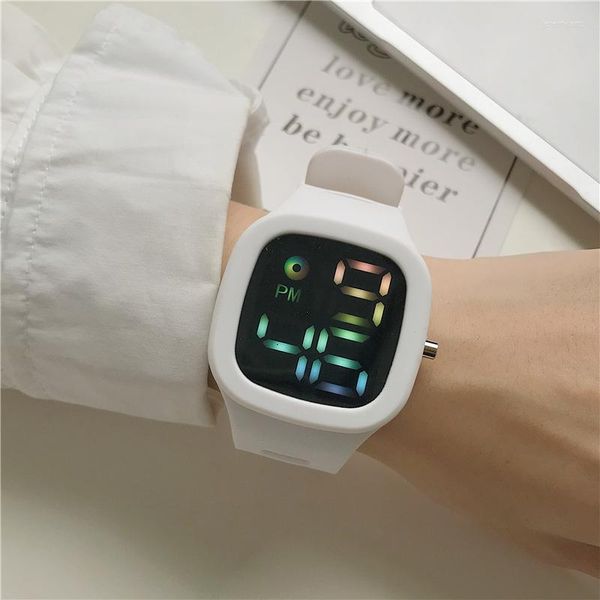 Relojes de pulsera Reloj LED digital simple a prueba de agua para hombres Deportes Correa de silicona Relojes de pulsera electrónicos Mujeres