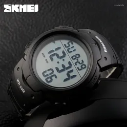 Polshorloges Skmei 1068 Reloj Hombre Outdoor Sport Watch Men Big Dial Fashion Simple Watches Kalender PU -strap 5Bar waterdichte digitaal