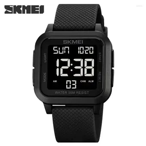 Montre-bracelets SKMEI 1894 Récit d'alarme masculin et minuterie 5bar Immasé Military Watch 8 PCS Affichage LED en gros Sports extérieurs numériques