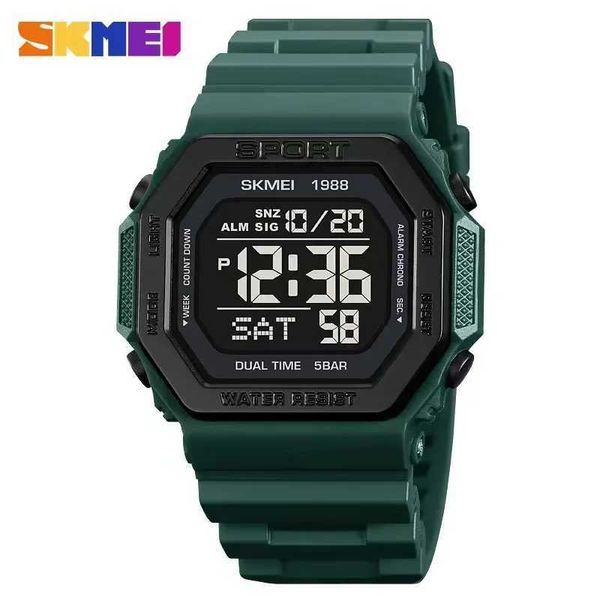 Montre-bracelets Skmei Mens Military Countdown Watch 5bar Imperproof Alarm Reloj Hombre Backlit Digital Sports Shoes Q240426