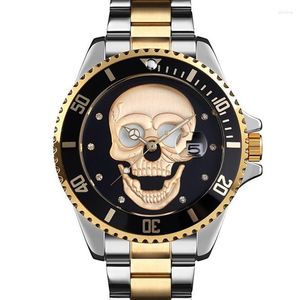 Relojes de pulsera SKMEI Skull Cacual Reloj de cuarzo Relojes para hombres 3bar Impermeable 3D Patrón en relieve Rhinestone Inlay Correa de acero inoxidable