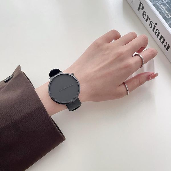 Relógios de pulso pequeno relógio preto nórdico design de interesse especial sem conceito moda na moda único à prova d'água minimalista criativo