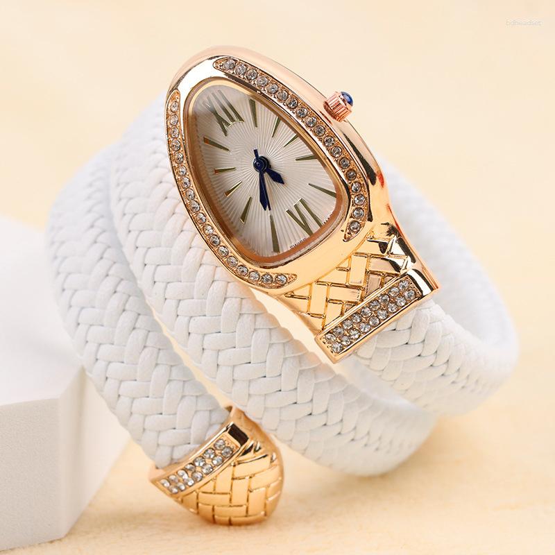 Horloges Slangvormig Leer Mode Creativiteit Gepersonaliseerde Quartz Dames Diamanten Horlogeband Armband Polshorloge