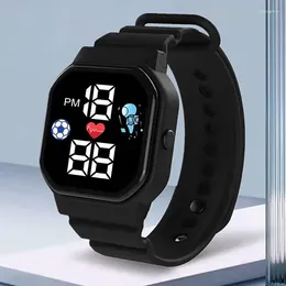 Montre-bracelets Sport Electronic Watch pour hommes femmes enfants simples imperméables pour hommes LED Digital Fashion Luminous Lumin Watches Reloj