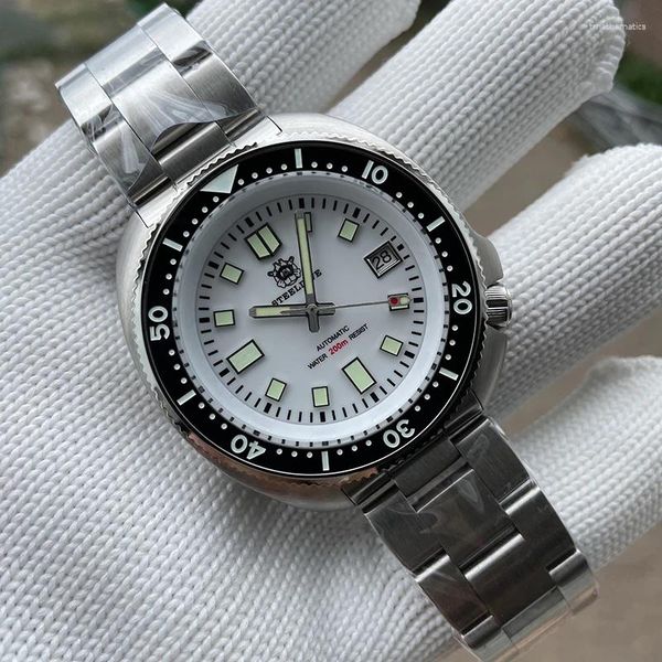 Montre-bracelets Steeldive Mens Diver Watches Automatic Watch Military 200m Imperproof Mécanique Montre à bracelet Luminal Sapphire NH35 Céramique