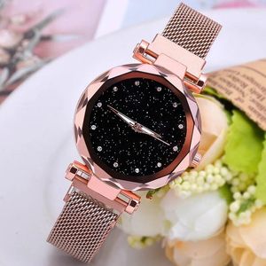 Montres-bracelets Style Milan Montre avec aspiration de fer Femmes Star Network Rouge Lazy Grossiste